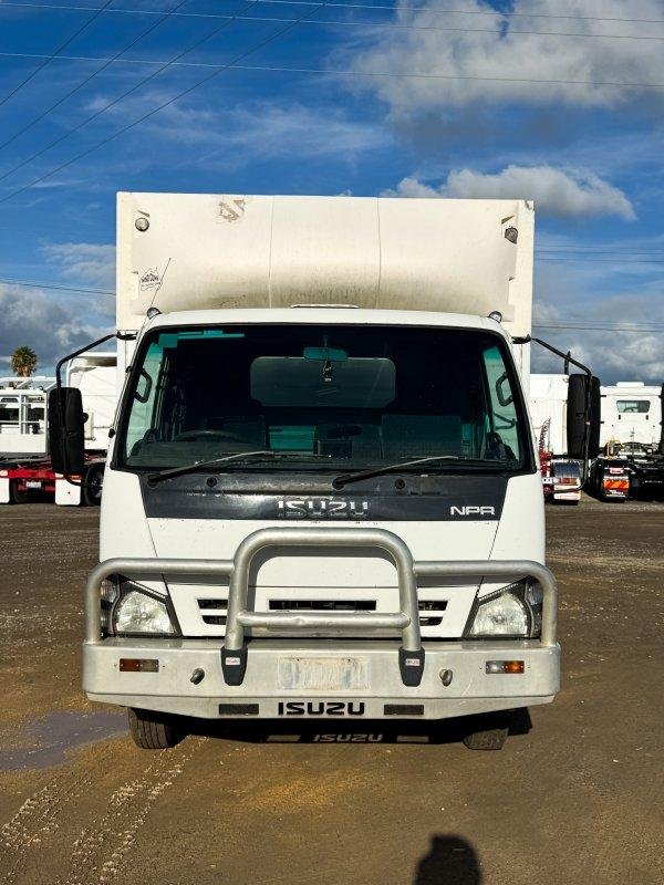 2007 Isuzu Npr Pantec Truck
