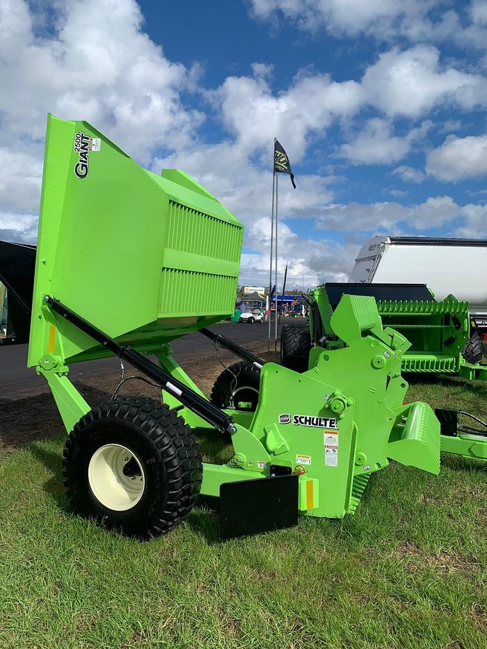 Schulte 2500 Giant Rock Picker