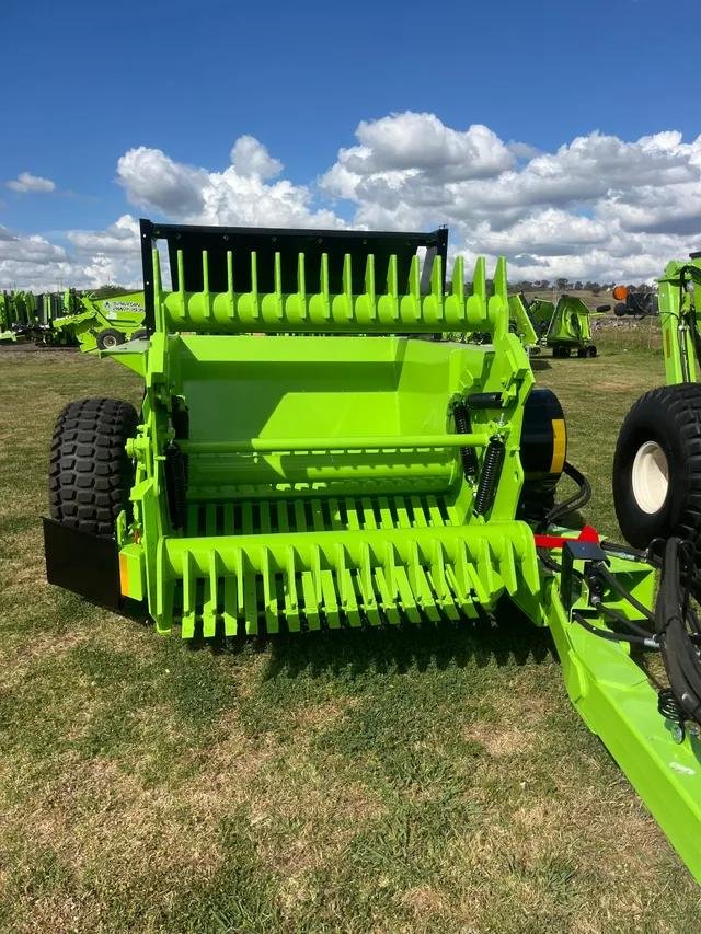 Schulte 2500 Giant Rock Picker