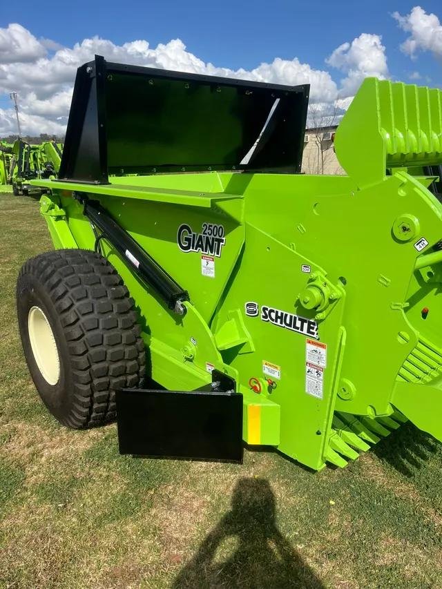 Schulte 2500 Giant Rock Picker
