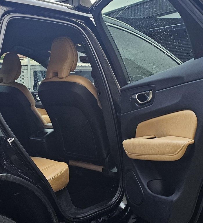 2019 Volvo XC60 D4 Momentum MY19 AWD Onyx Black