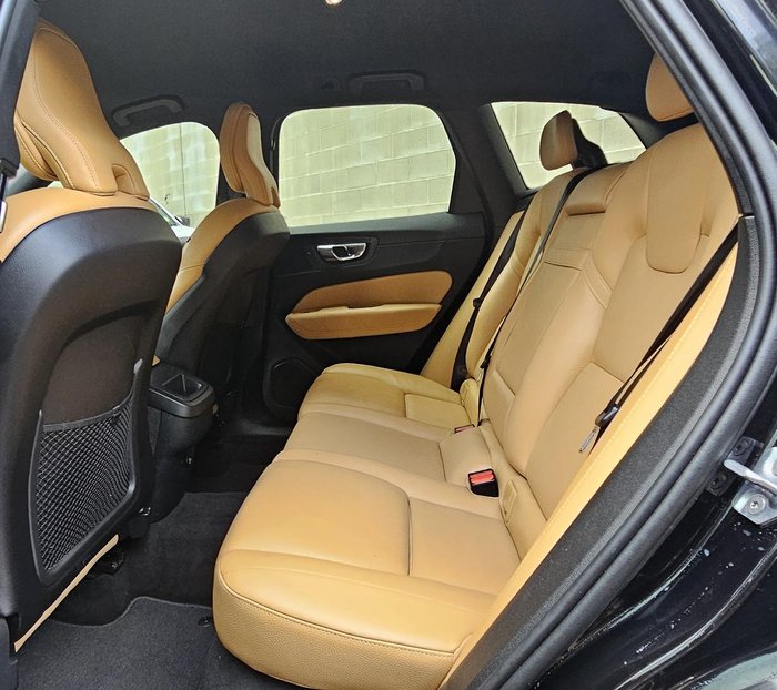 2019 Volvo XC60 D4 Momentum MY19 AWD Onyx Black