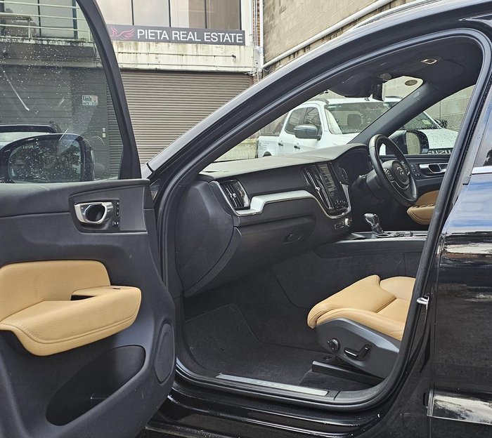 2019 Volvo XC60 D4 Momentum MY19 AWD Onyx Black
