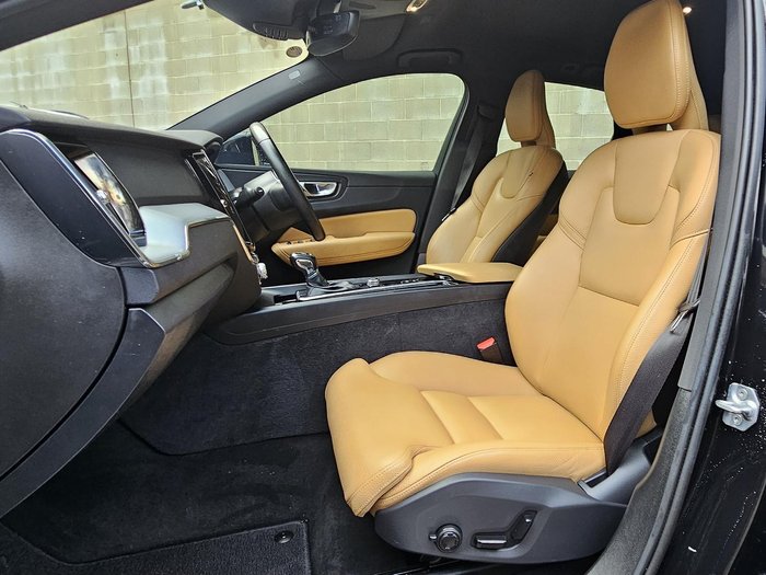 2019 Volvo XC60 D4 Momentum MY19 AWD Onyx Black