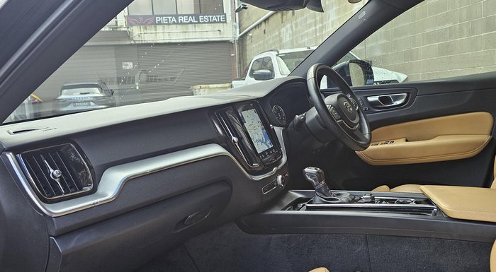 2019 Volvo XC60 D4 Momentum MY19 AWD Onyx Black