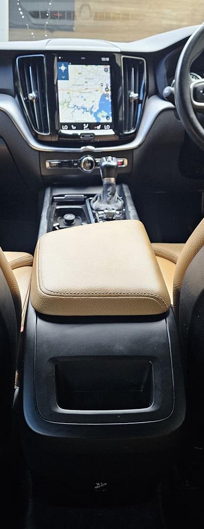 2019 Volvo XC60 D4 Momentum MY19 AWD Onyx Black