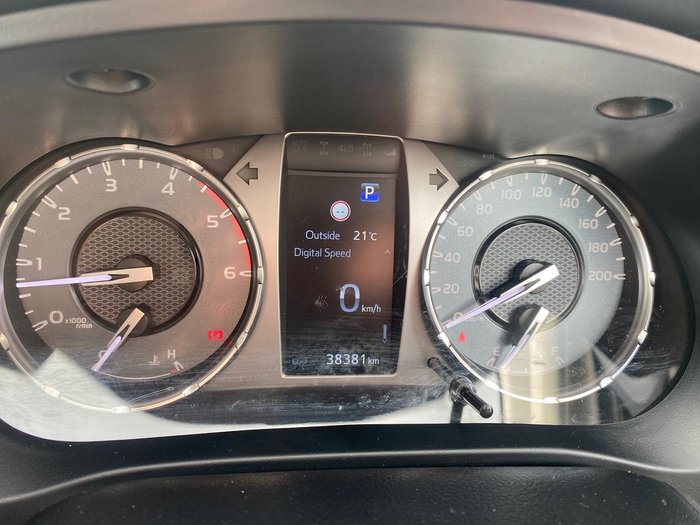 2024 Toyota Hilux SR