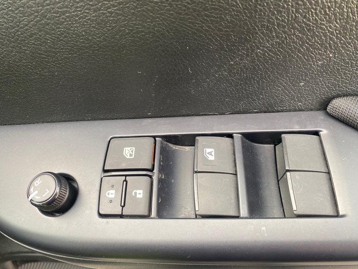 2024 Toyota Hilux SR