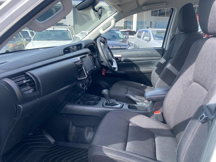 2024 Toyota Hilux SR