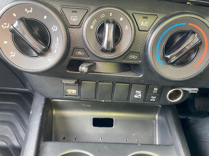 2024 Toyota Hilux SR