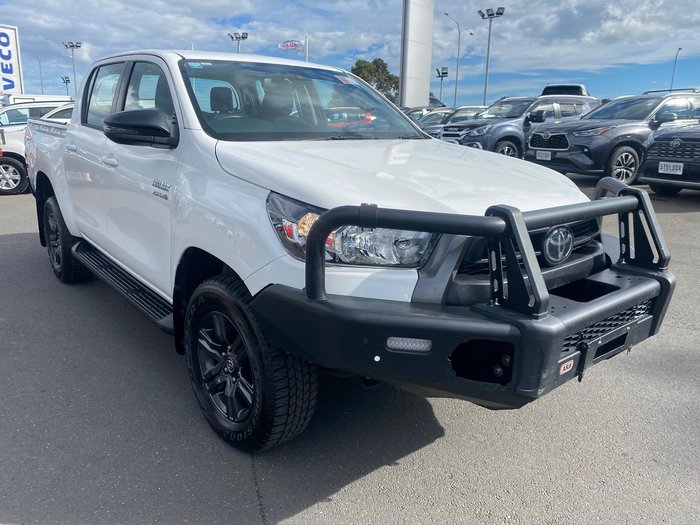 2024 Toyota Hilux SR