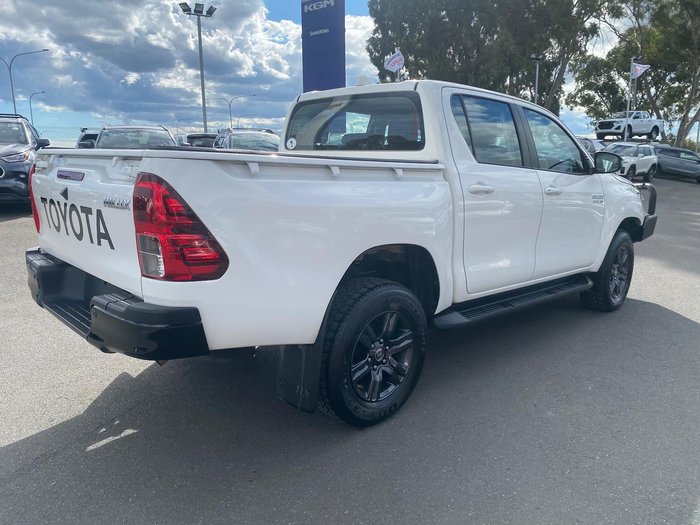 2024 Toyota Hilux SR