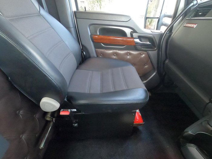 2023 Kenworth T610sar White