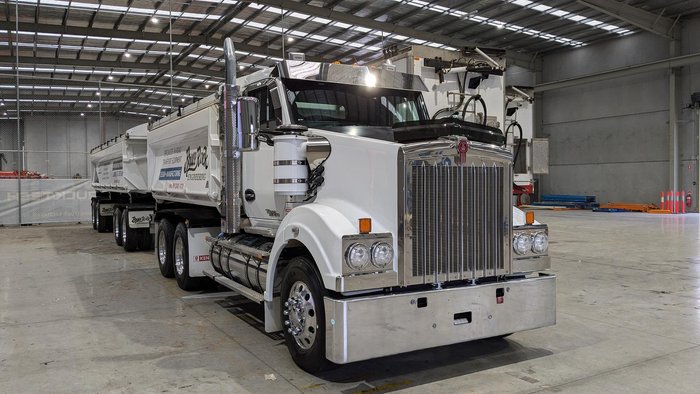 2023 Kenworth T610sar White