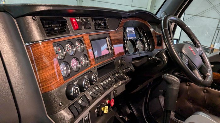 2023 Kenworth T610sar White