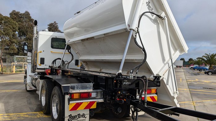 2023 Kenworth T610sar White