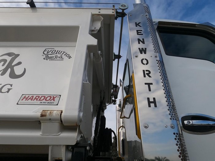 2023 Kenworth T610sar White