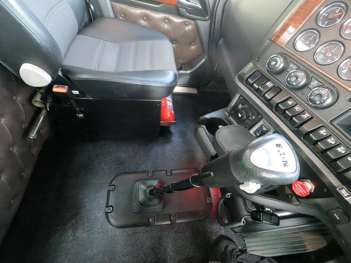 2023 Kenworth T610sar White