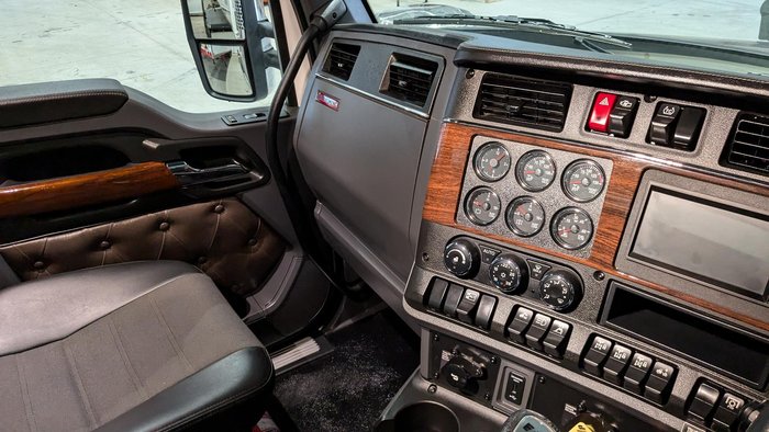 2023 Kenworth T610sar White