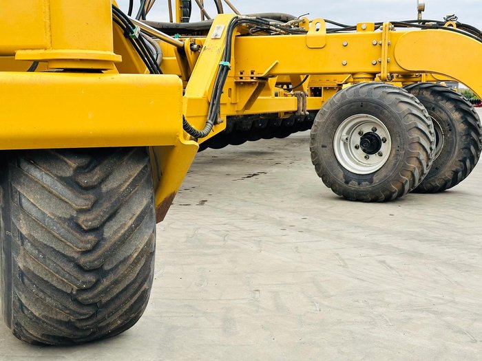 2013 SERAFIN ULTISOW S18 60 BI FOLD SINGLE DISC AIR SEEDER Used YELLOW