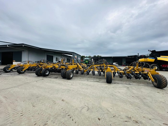 2013 SERAFIN ULTISOW S18 60 BI FOLD SINGLE DISC AIR SEEDER Used YELLOW