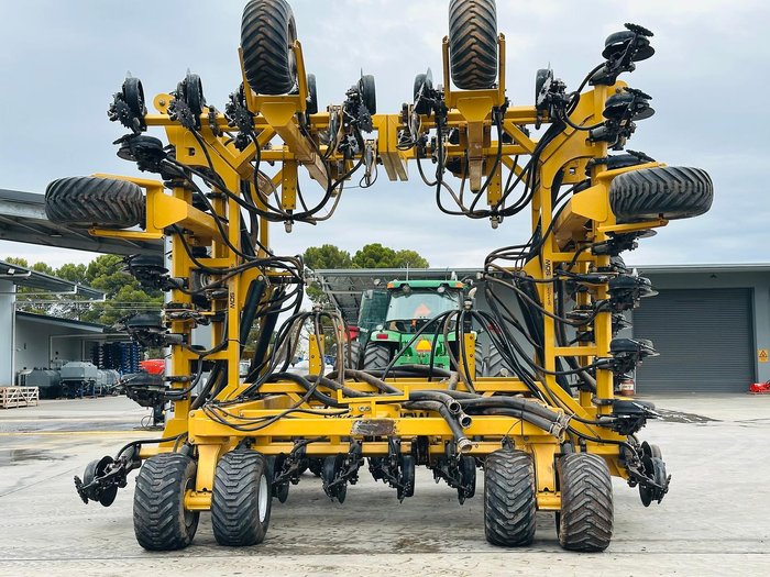 2013 SERAFIN ULTISOW S18 60 BI FOLD SINGLE DISC AIR SEEDER Used YELLOW