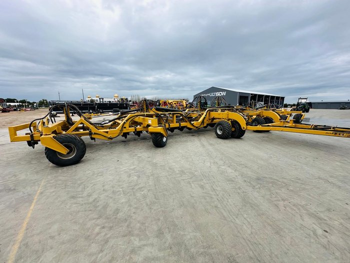 2013 SERAFIN ULTISOW S18 60 BI FOLD SINGLE DISC AIR SEEDER Used YELLOW