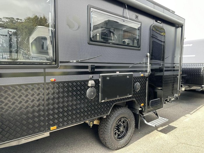 2025 Supreme 1800_R_K1e3_S Classic Tourer 18'