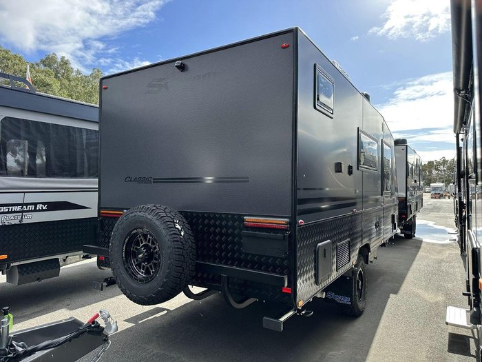 2025 Supreme 1800_R_K1e3_S Classic Tourer 18'