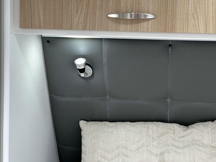 2025 Supreme 1800_R_K1e3_S Classic Tourer 18'