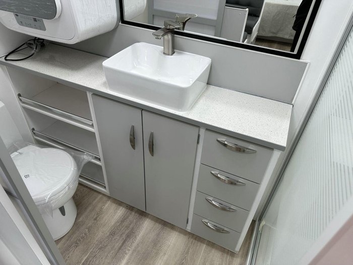 2025 Supreme 1800_R_K1e3_S Classic Tourer 18'