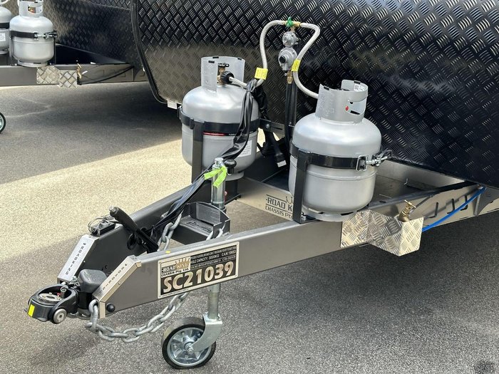 2025 Supreme 1800_R_K1e3_S Classic Tourer 18'