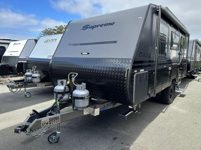 2025 Supreme 1800_R_K1e3_S Classic Tourer 18'