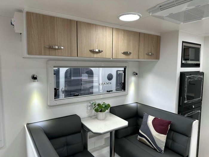 2025 Supreme 1800_R_K1e3_S Classic Tourer 18'