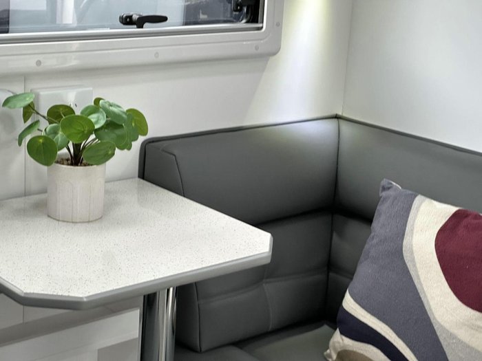 2025 Supreme 1800_R_K1e3_S Classic Tourer 18'