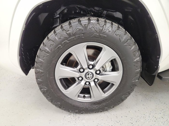 2022 Toyota Landcruiser Sahara FJA300R 4X4 Dual Range Crystal Pearl