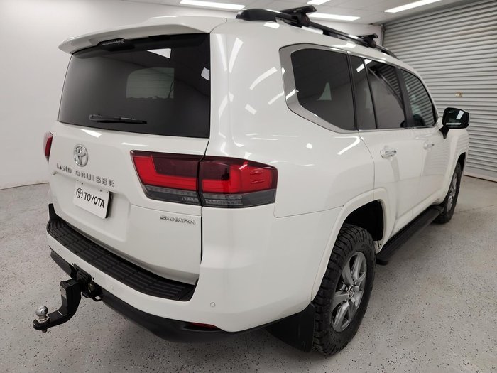 2022 Toyota Landcruiser Sahara FJA300R 4X4 Dual Range Crystal Pearl