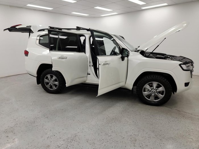 2022 Toyota Landcruiser Sahara FJA300R 4X4 Dual Range Crystal Pearl