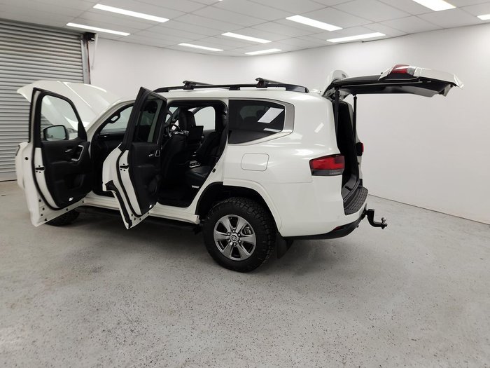 2022 Toyota Landcruiser Sahara FJA300R 4X4 Dual Range Crystal Pearl