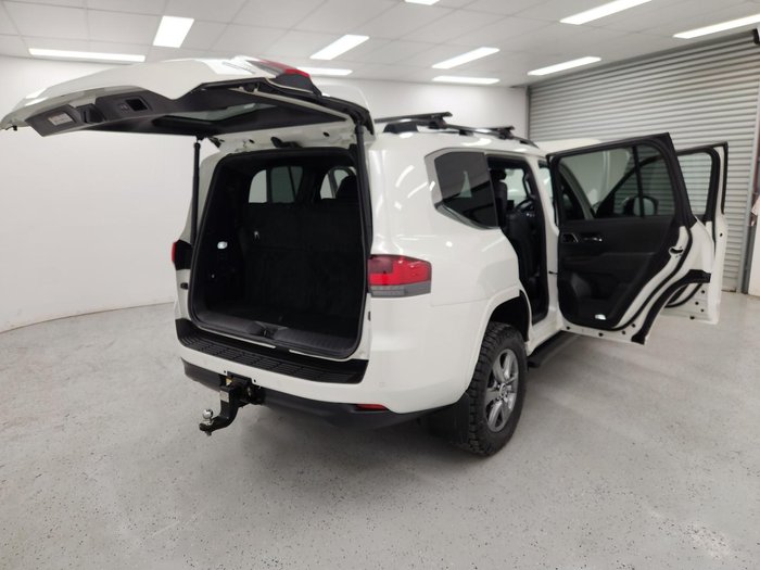 2022 Toyota Landcruiser Sahara FJA300R 4X4 Dual Range Crystal Pearl
