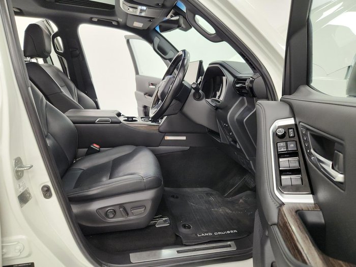 2022 Toyota Landcruiser Sahara FJA300R 4X4 Dual Range Crystal Pearl