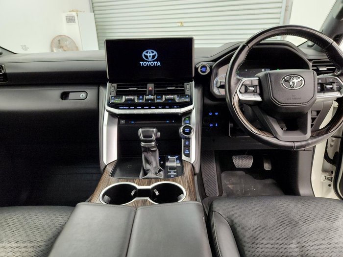 2022 Toyota Landcruiser Sahara FJA300R 4X4 Dual Range Crystal Pearl