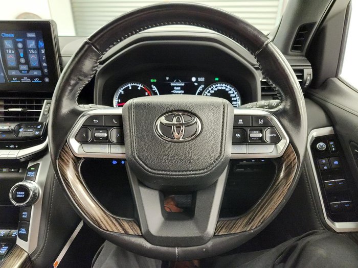 2022 Toyota Landcruiser Sahara FJA300R 4X4 Dual Range Crystal Pearl
