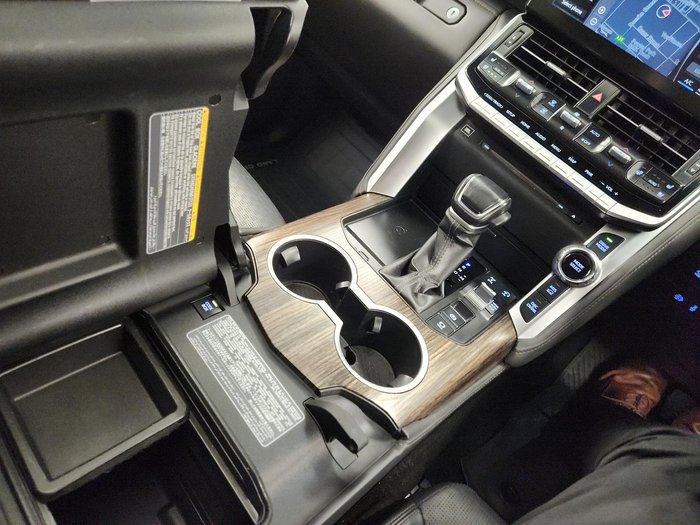 2022 Toyota Landcruiser Sahara FJA300R 4X4 Dual Range Crystal Pearl