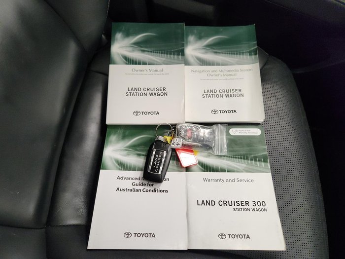 2022 Toyota Landcruiser Sahara FJA300R 4X4 Dual Range Crystal Pearl