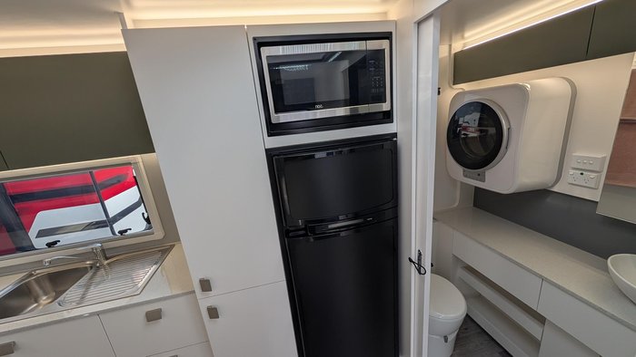 2025 New Age Caravans 19' Manta Ray Escape Save $14,330 Was $80,990