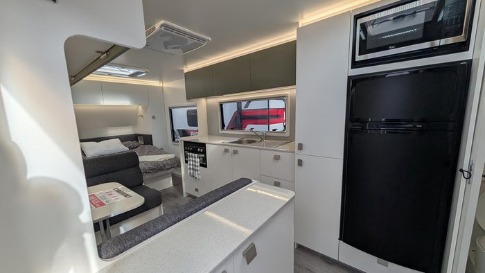 2025 New Age Caravans 19' Manta Ray Escape Save $14,330 Was $80,990