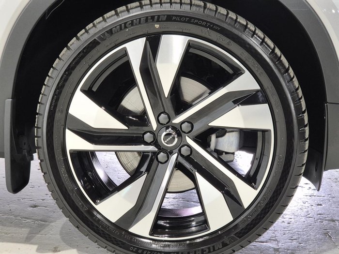 2024 Volvo XC40 Ultimate B4 Dark MY24 AWD Silver Dawn