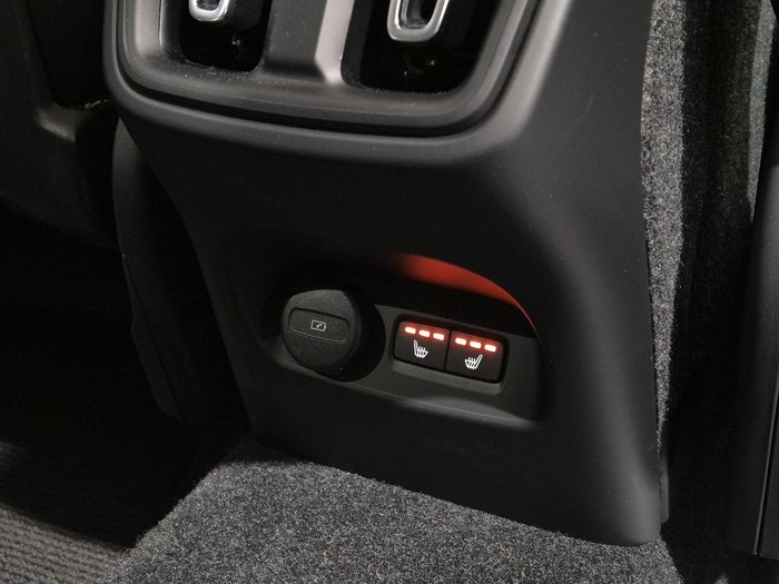 2024 Volvo XC40 Ultimate B4 Dark MY24 AWD Silver Dawn