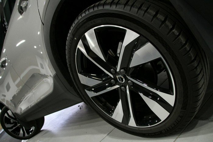 2024 Volvo XC40 Ultimate B4 Dark MY24 AWD Silver Dawn